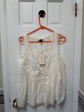 Universal Thread Baby Doll Cream Lace-Trim Sleeveless Button Front Top. Size L